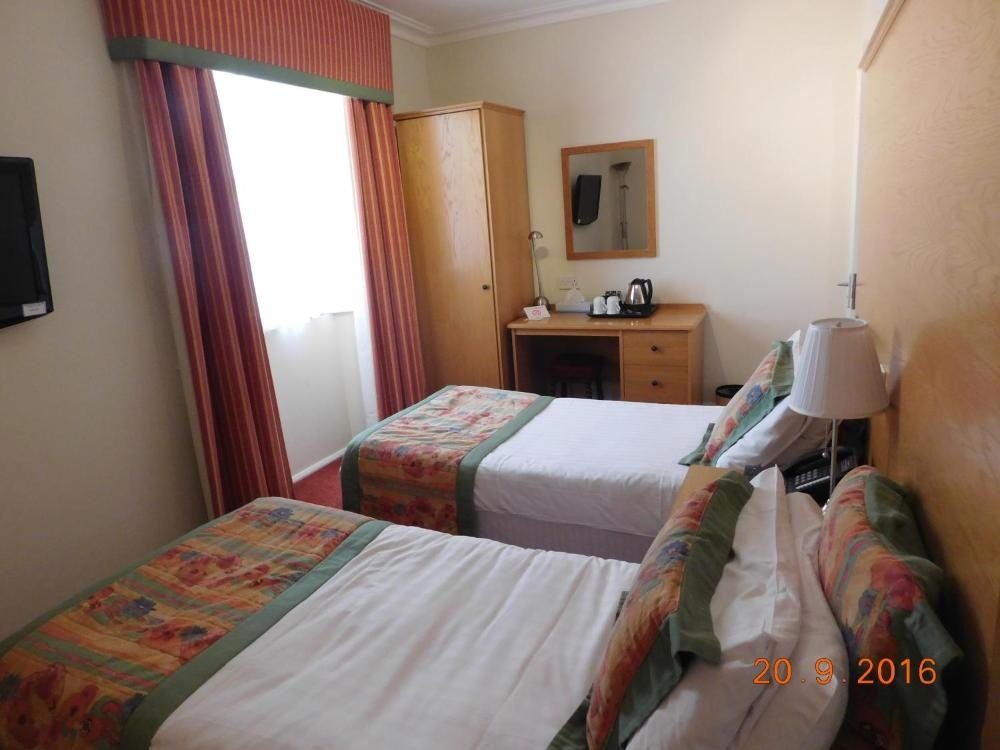 Room image 3
